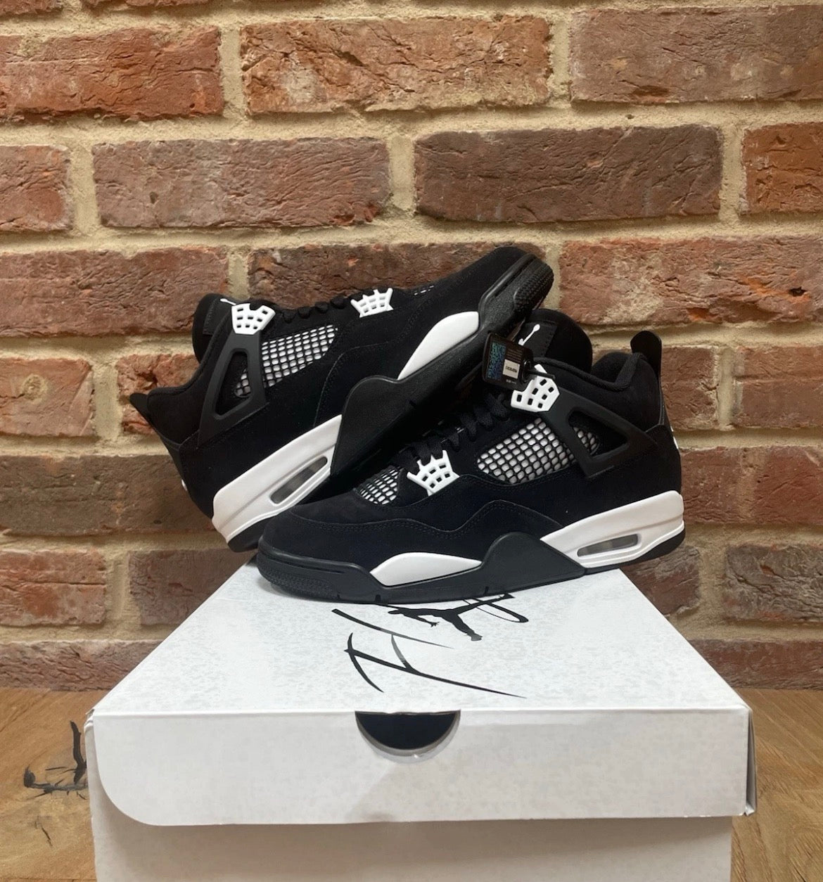 J4 White Thunder